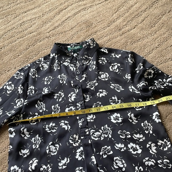 Ralph Lauren beautiful silky floral button down blouse - Picture 5 of 8